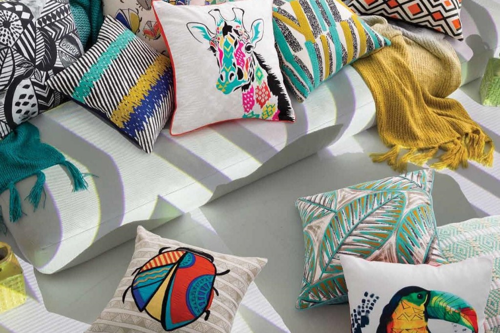 Giraffe, Marienkäfer & Co - für viel Spaß in Kiddy`s Reich! Das bringt Farbe & Freude ins Leben! Ein Highlight auf jeder Coach und in Deinem Bett! Coole Designs, grafische Muster, lustige Motive, traumhafte Farben! Unsere Zierkissen von KAS – die Kultmarke aus Australien – können sich sehen lassen!